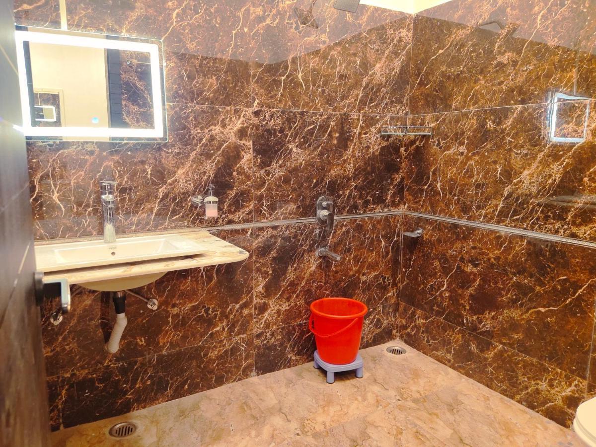 Hotel The Shree Jee Palace Mirzapur ภายนอก รูปภาพ